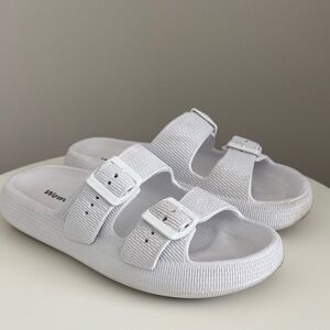 Weweya White Pillow Sandals Slippers Sz 8-9 Women’s